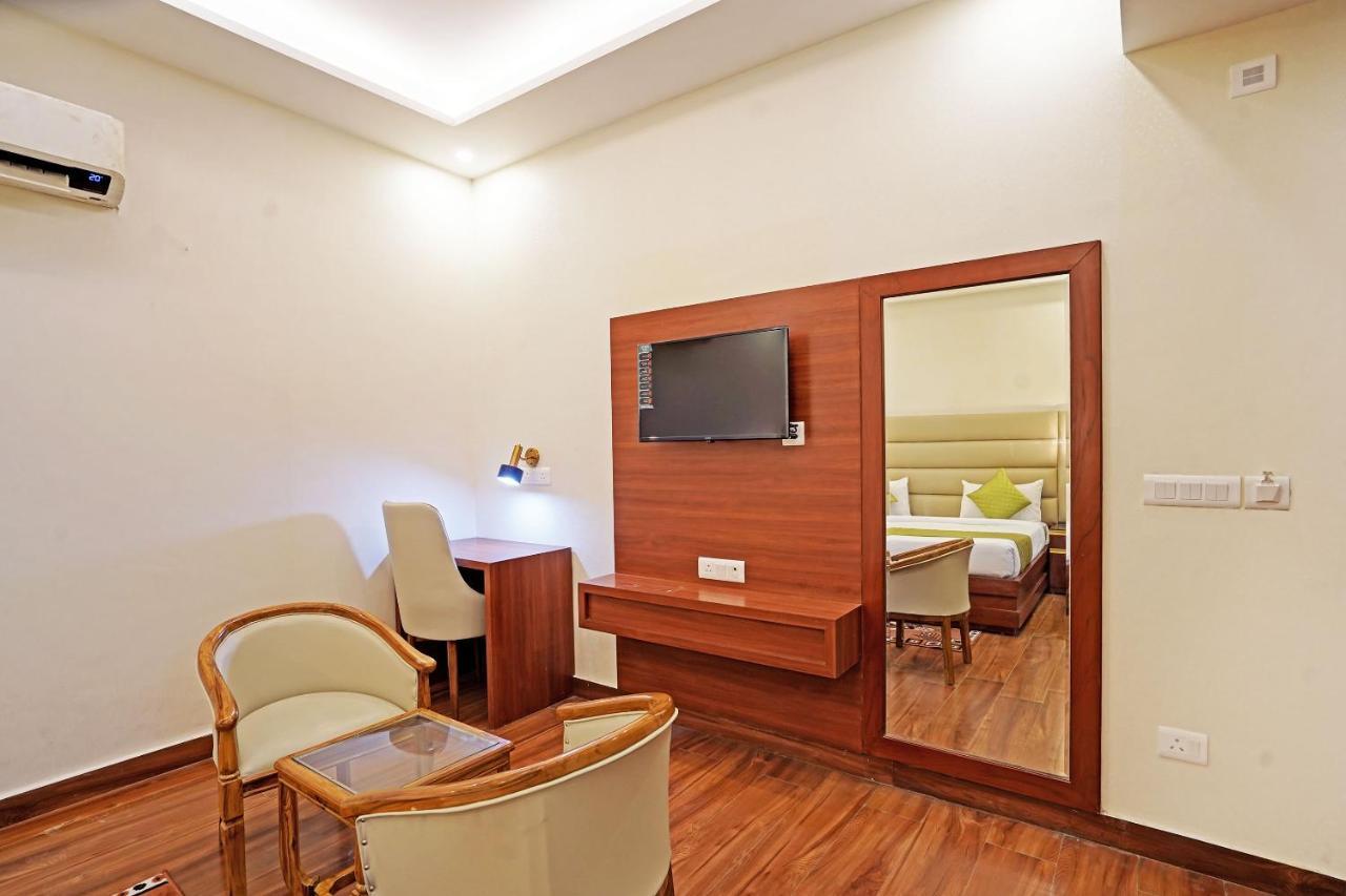 Hotel Diamond Admire -Corporate Stay Business Hotel By F9 Hotels Ноида Екстериор снимка